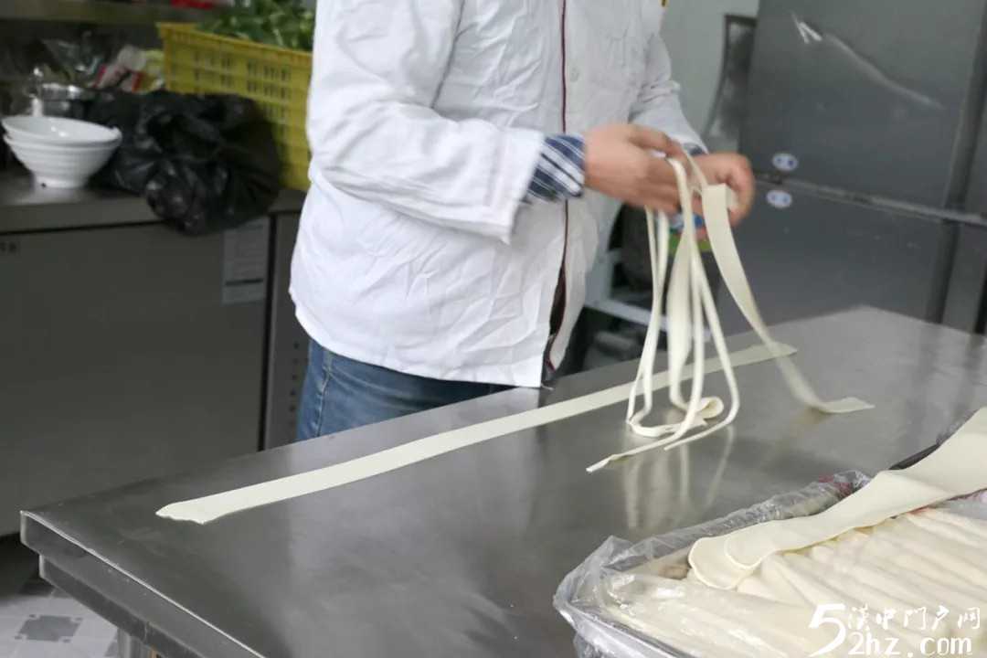 古鎮(zhèn)里的草帽面館，還藏著這樣的故事！
