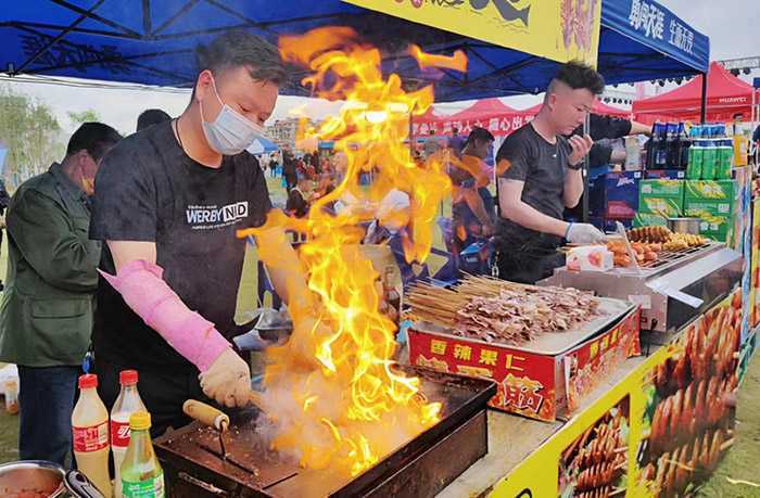 城固縣2023首屆帳篷音樂(lè)節(jié)暨夏季旅游攻略推介活動(dòng)拉開(kāi)帷幕