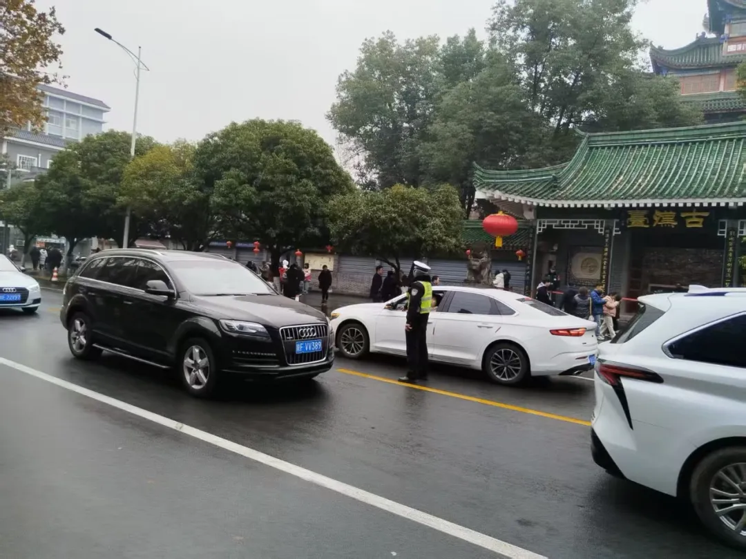 節(jié)日我在崗，守護不“打烊”！