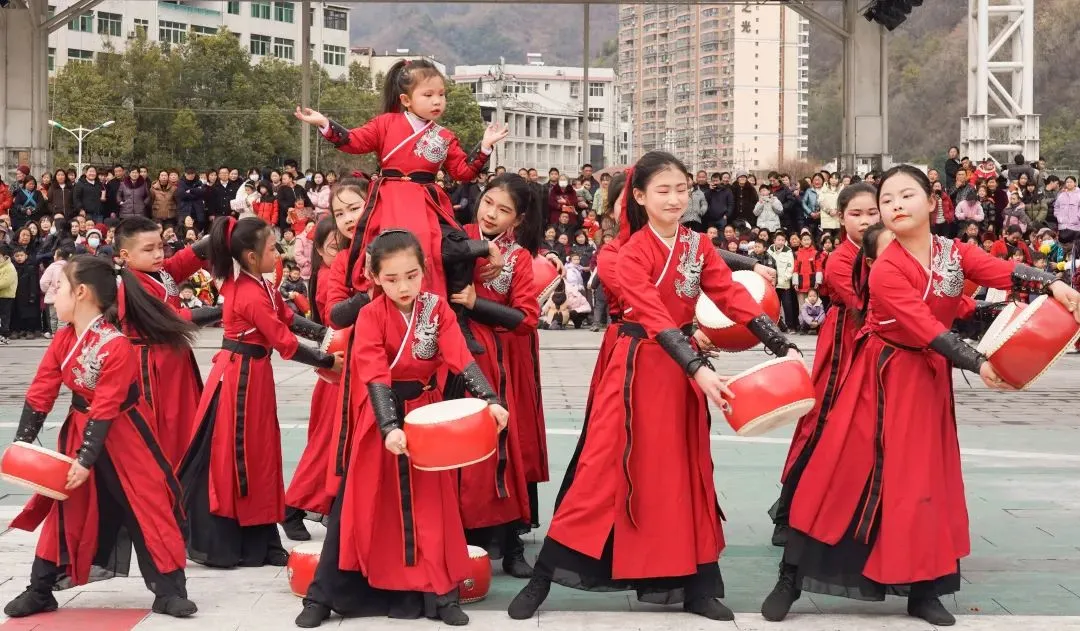 我們的節(jié)日·歡樂中國年丨鎮(zhèn)巴：民俗文化盛宴，同慶喜樂新春！