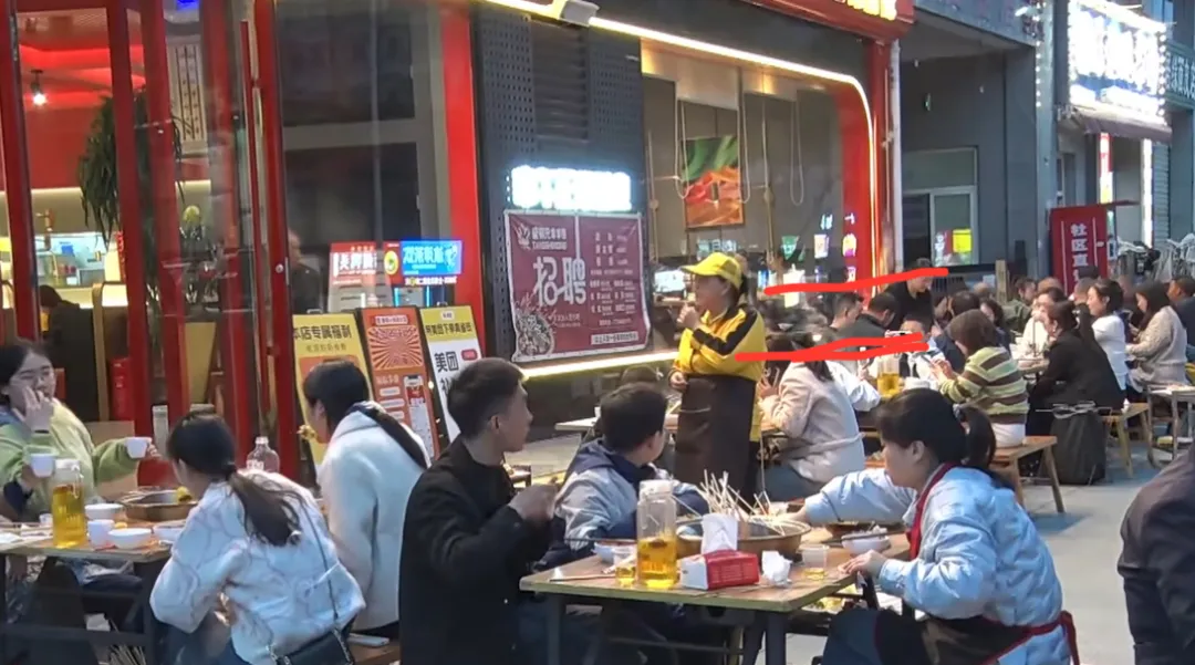 “串”聯(lián)夜經(jīng)濟(jì)！漢臺(tái)這條街點(diǎn)亮初夏夜生活