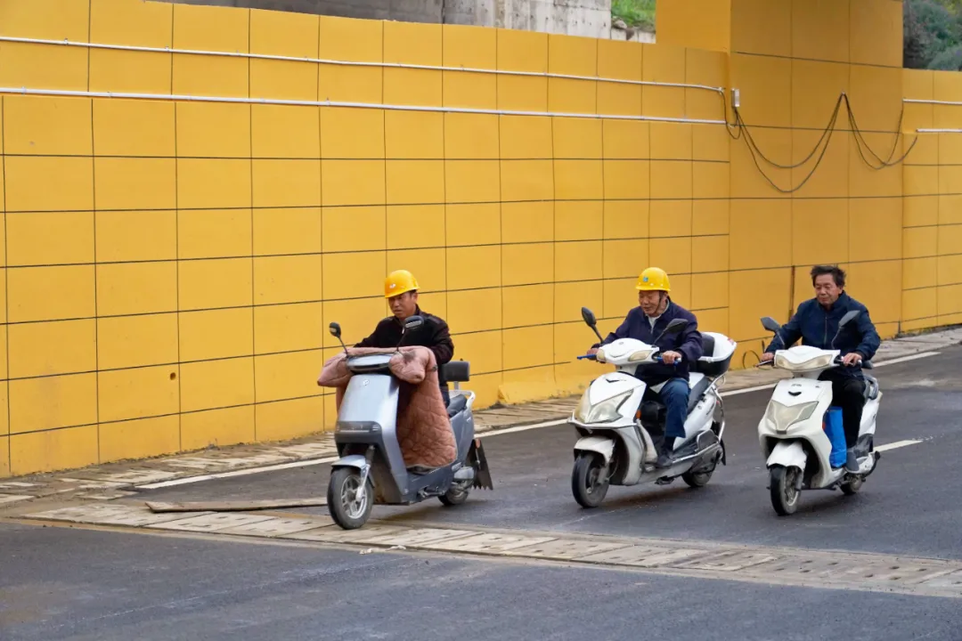 出行方便了！漢中興漢新區(qū)惠府路主車道通車！