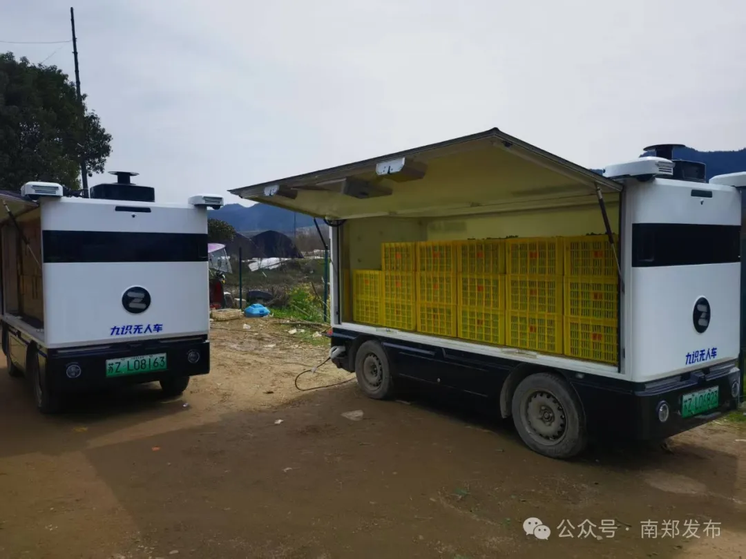 漢中田間地頭出現(xiàn)無人運輸車