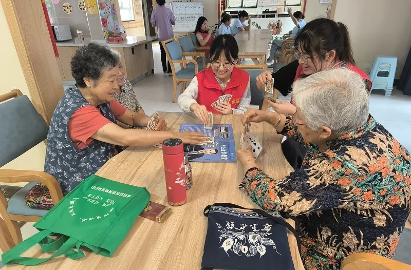 華中農(nóng)業(yè)大學學生實踐團走進褒國康樂園，讓青春持續(xù)溫暖“夕陽紅”