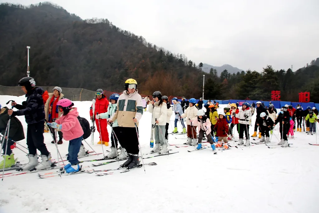 滑雪、戲雪、賞民俗！留壩景區(qū)“上才藝”