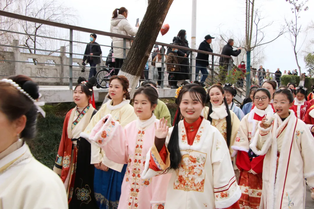 我們的節(jié)日·歡樂(lè)中國(guó)年丨西鄉(xiāng)：漢服巡游！太！驚！艷！