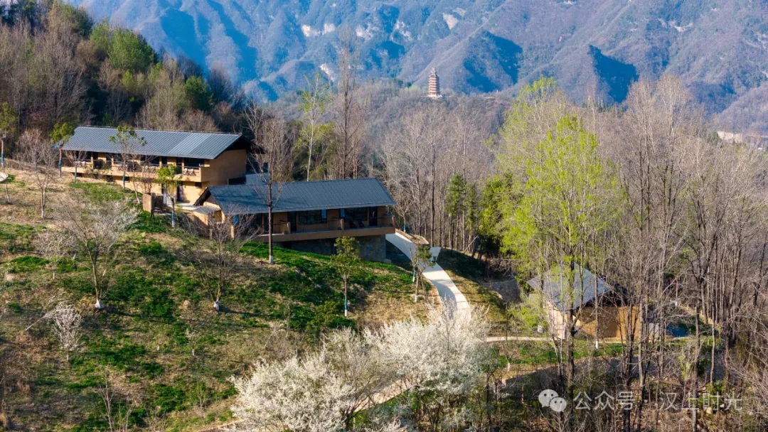 看巴山云海，住獨棟小院。走進鎮(zhèn)巴歡喜山，把自己住在風景里。