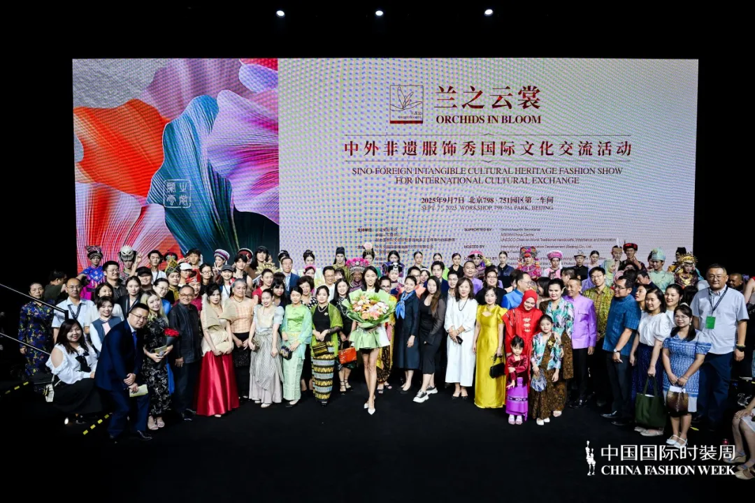 漢中非遺服飾亮相中國國際時裝周！