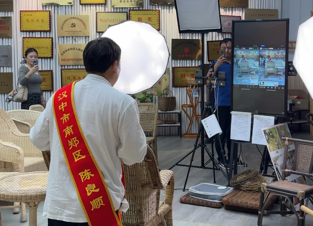 中省媒體聚焦?jié)h中新型工業(yè)！傳統(tǒng)行業(yè)煥發(fā)新生→