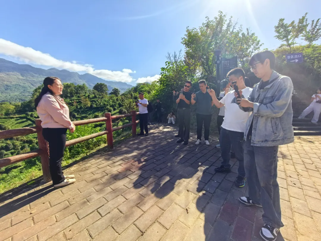 “繽紛秋季·趣游西鄉(xiāng)”網(wǎng)絡(luò)主題宣傳活動(dòng)走進(jìn)西鄉(xiāng)