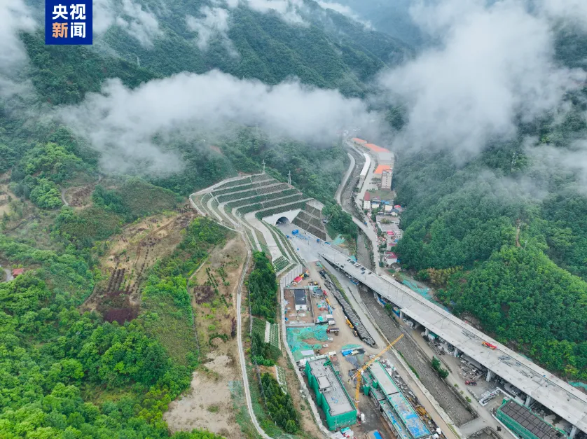 陜南這條高鐵全線隧道貫通！預(yù)計(jì)明年通車(chē)！