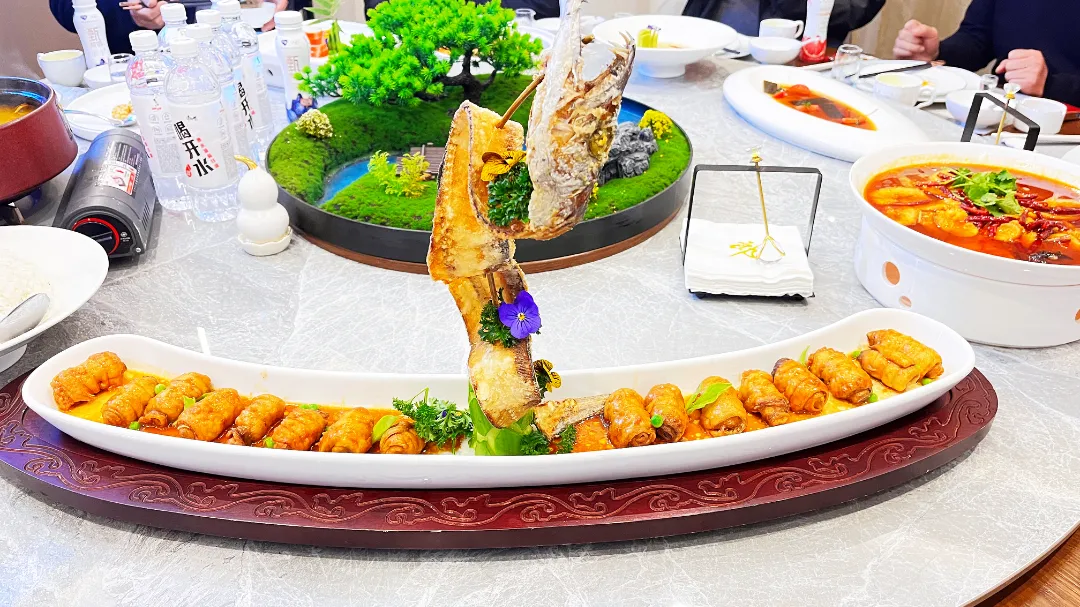 美食娛樂一站暢享，城固老街上的特色味道！