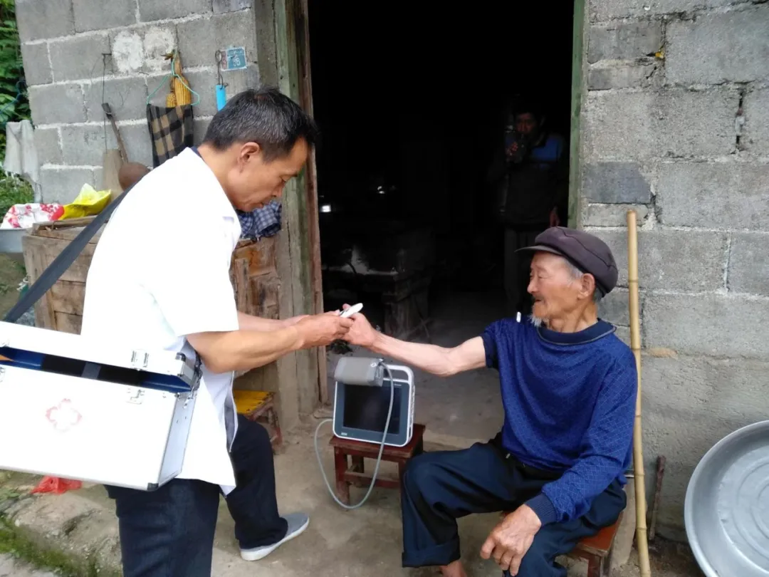 堅(jiān)守！西鄉(xiāng)有這樣一位村醫(yī)……