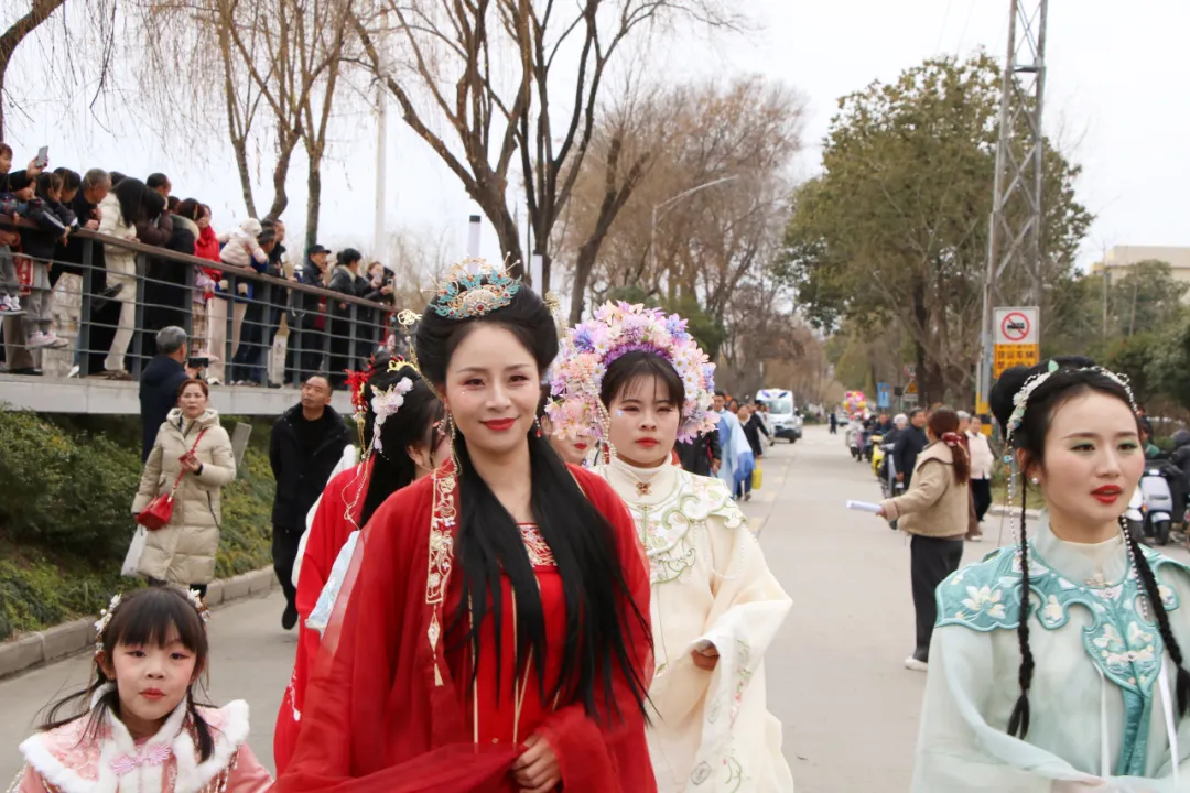 我們的節(jié)日·歡樂(lè)中國(guó)年丨西鄉(xiāng)：漢服巡游！太！驚！艷！