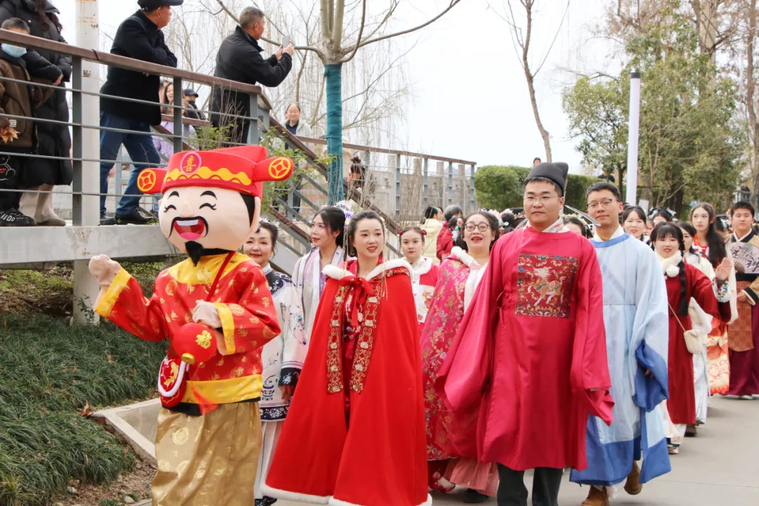 我們的節(jié)日·歡樂(lè)中國(guó)年丨西鄉(xiāng)：漢服巡游！太！驚！艷！