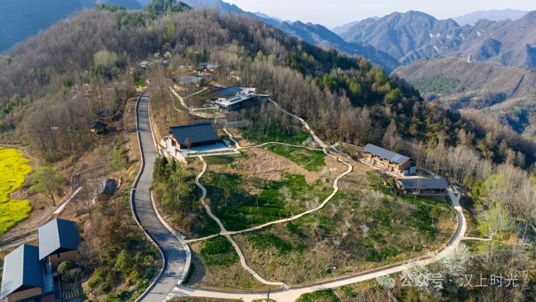 看巴山云海，住獨棟小院。走進鎮(zhèn)巴歡喜山，把自己住在風景里。