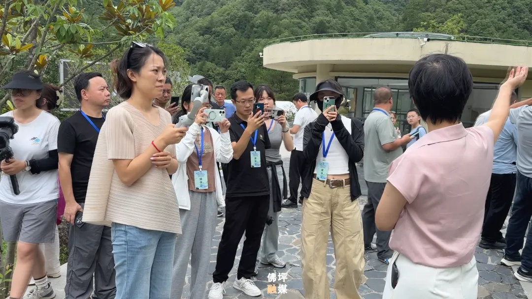40家中省市網(wǎng)絡媒體和名人聚集佛坪，為什么→ 做什么→