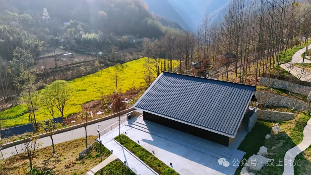看巴山云海，住獨棟小院。走進鎮(zhèn)巴歡喜山，把自己住在風景里。