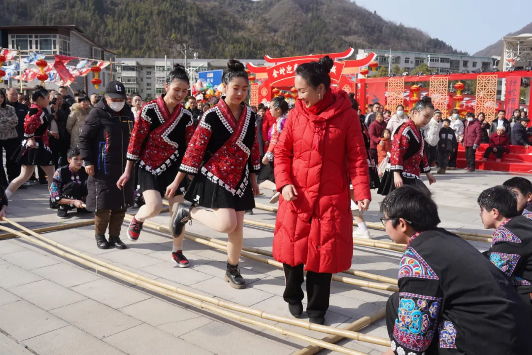 我們的節(jié)日·歡樂中國年丨鎮(zhèn)巴：民俗文化盛宴，同慶喜樂新春！