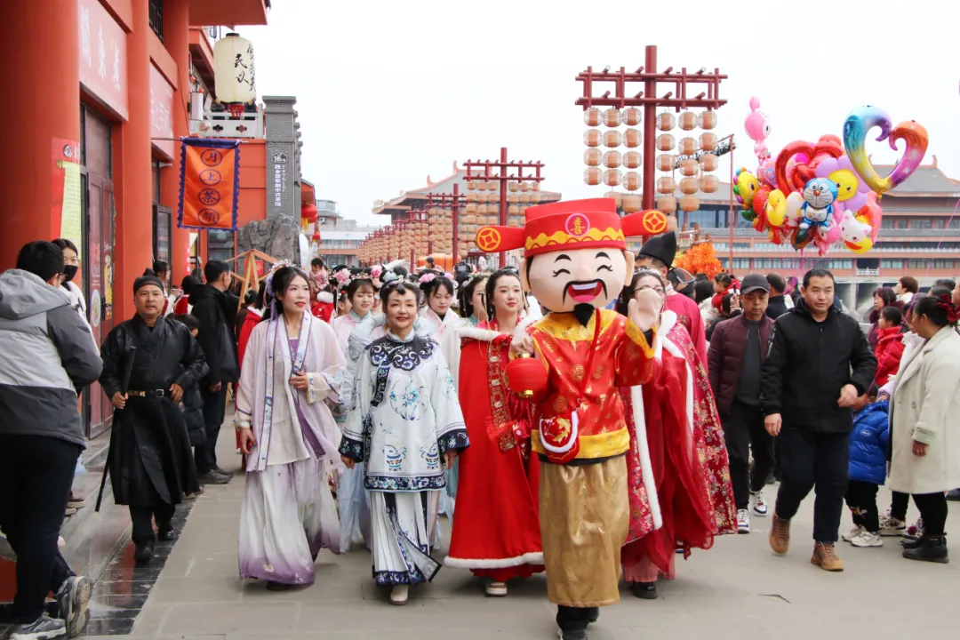 我們的節(jié)日·歡樂(lè)中國(guó)年丨西鄉(xiāng)：漢服巡游！太！驚！艷！