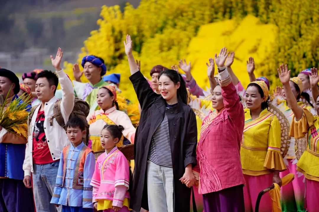 2025年全國春季“村晚”示范展示暨陜南民歌實景劇《風起巴山》首演圓滿落幕！