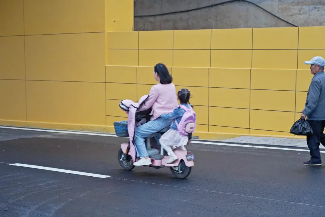 出行方便了！漢中興漢新區(qū)惠府路主車道通車！