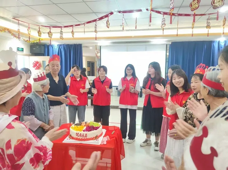 華中農(nóng)業(yè)大學學生實踐團走進褒國康樂園，讓青春持續(xù)溫暖“夕陽紅”