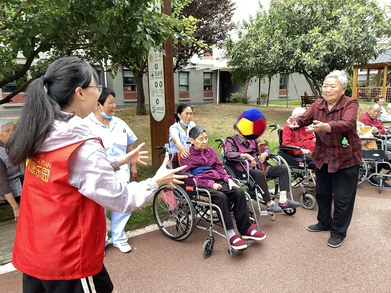 華中農(nóng)業(yè)大學學生實踐團走進褒國康樂園，讓青春持續(xù)溫暖“夕陽紅”