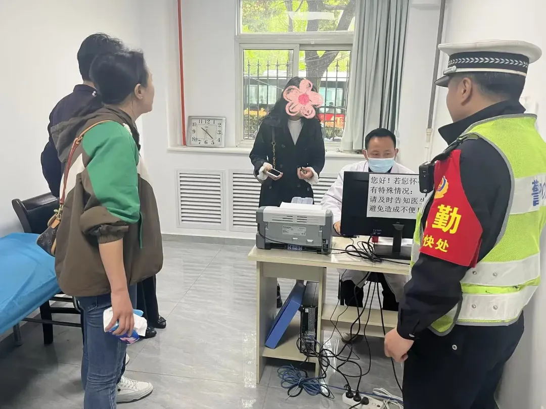 斷指群眾求助，漢中高速交警緊急護送就醫(yī)
