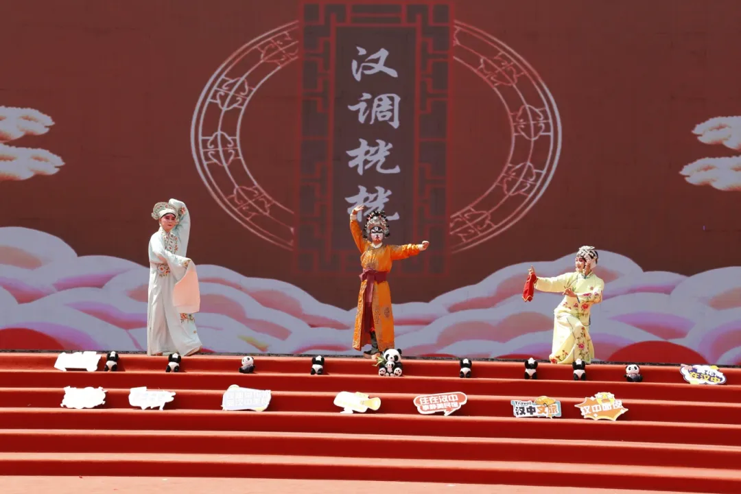 漢中熱面皮邂逅天水麻辣燙，熱辣又滾燙！