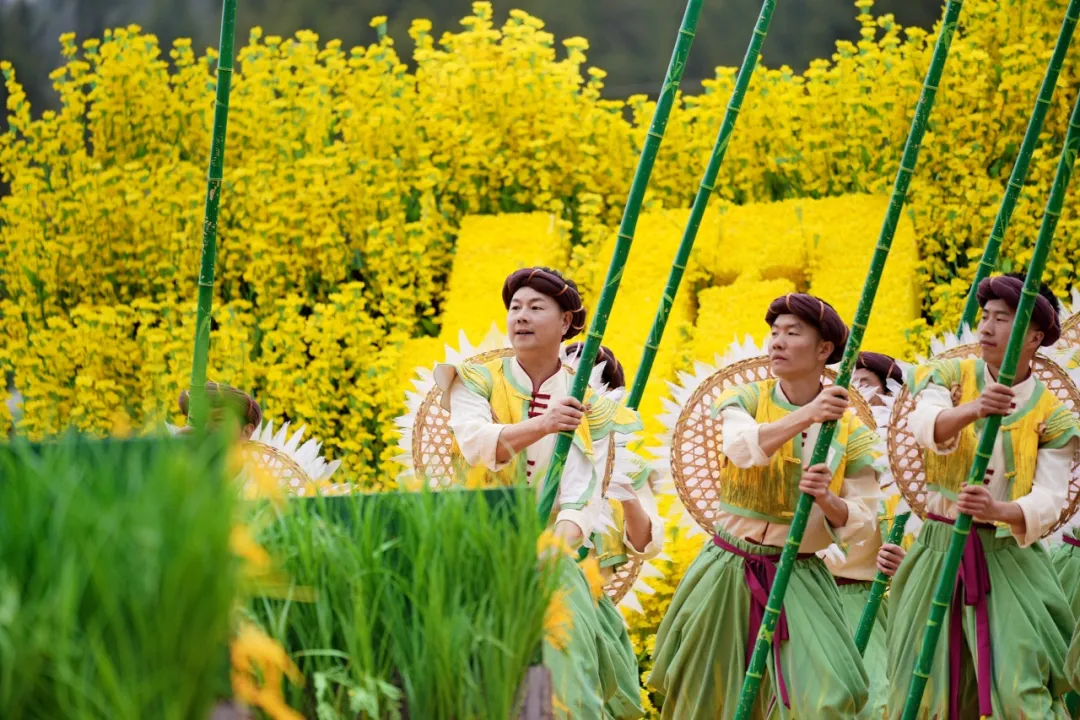 2025年全國春季“村晚”示范展示暨陜南民歌實景劇《風起巴山》首演圓滿落幕！